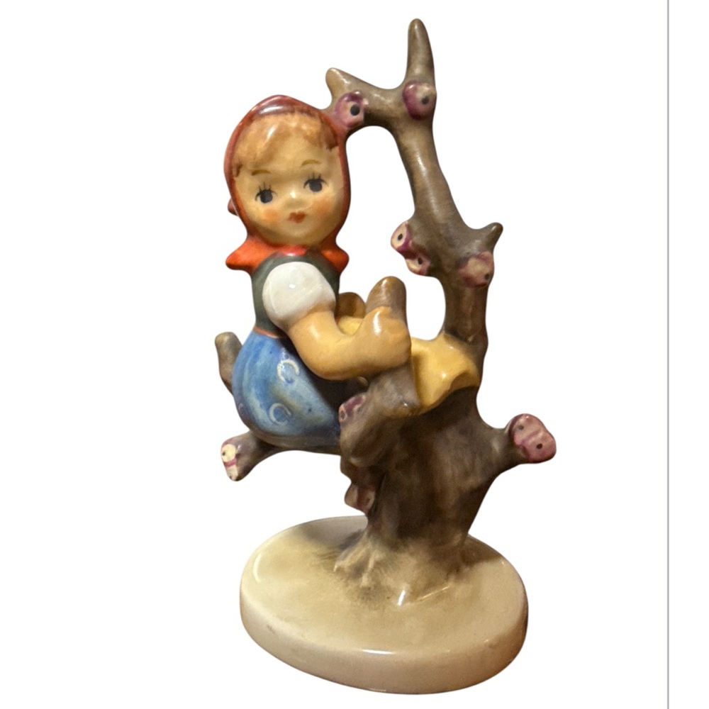 VINTAGE HUMMEL GOEBEL FIGURINE, 141 3/0 WEST GERMANY "APPLE TREE GIRL" 4.5”